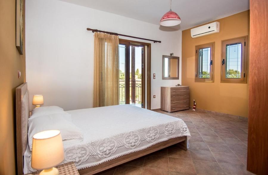 Villa Irida Afrato Bagian luar foto
