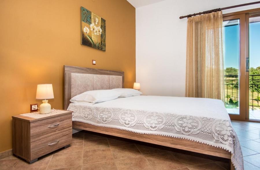Villa Irida Afrato Bagian luar foto