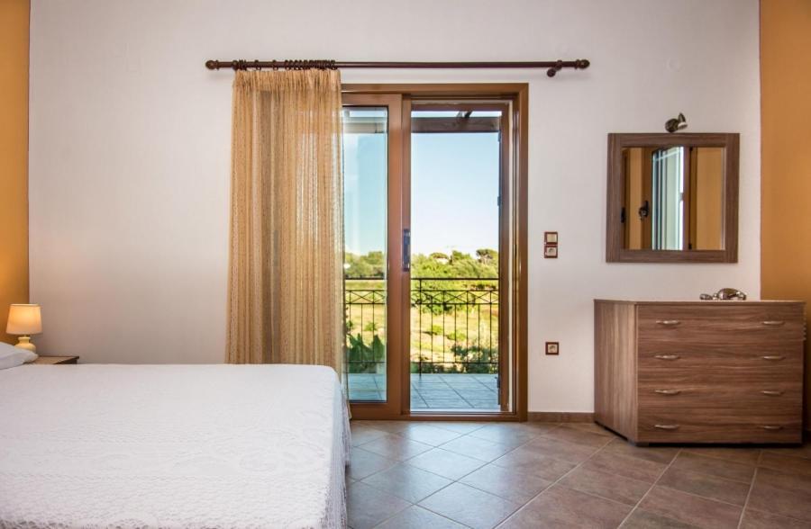Villa Irida Afrato Bagian luar foto