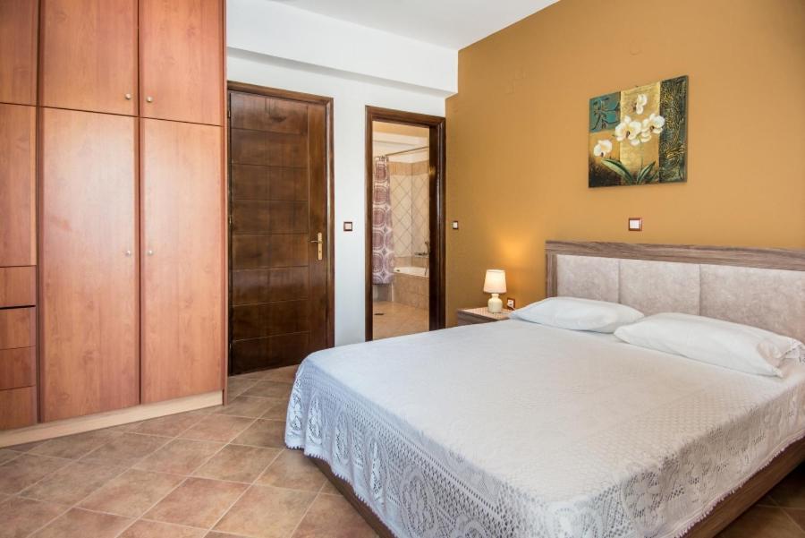 Villa Irida Afrato Bagian luar foto