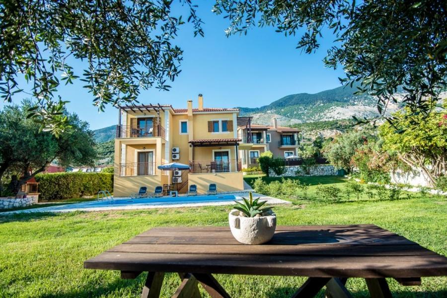 Villa Irida Afrato Bagian luar foto
